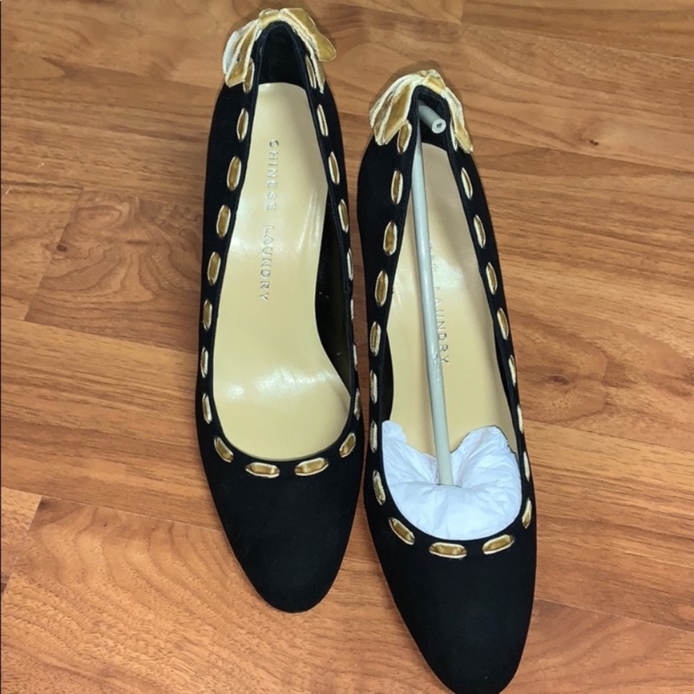 Brand New “Yarrow” by Chinese Laundry Pump Heels
